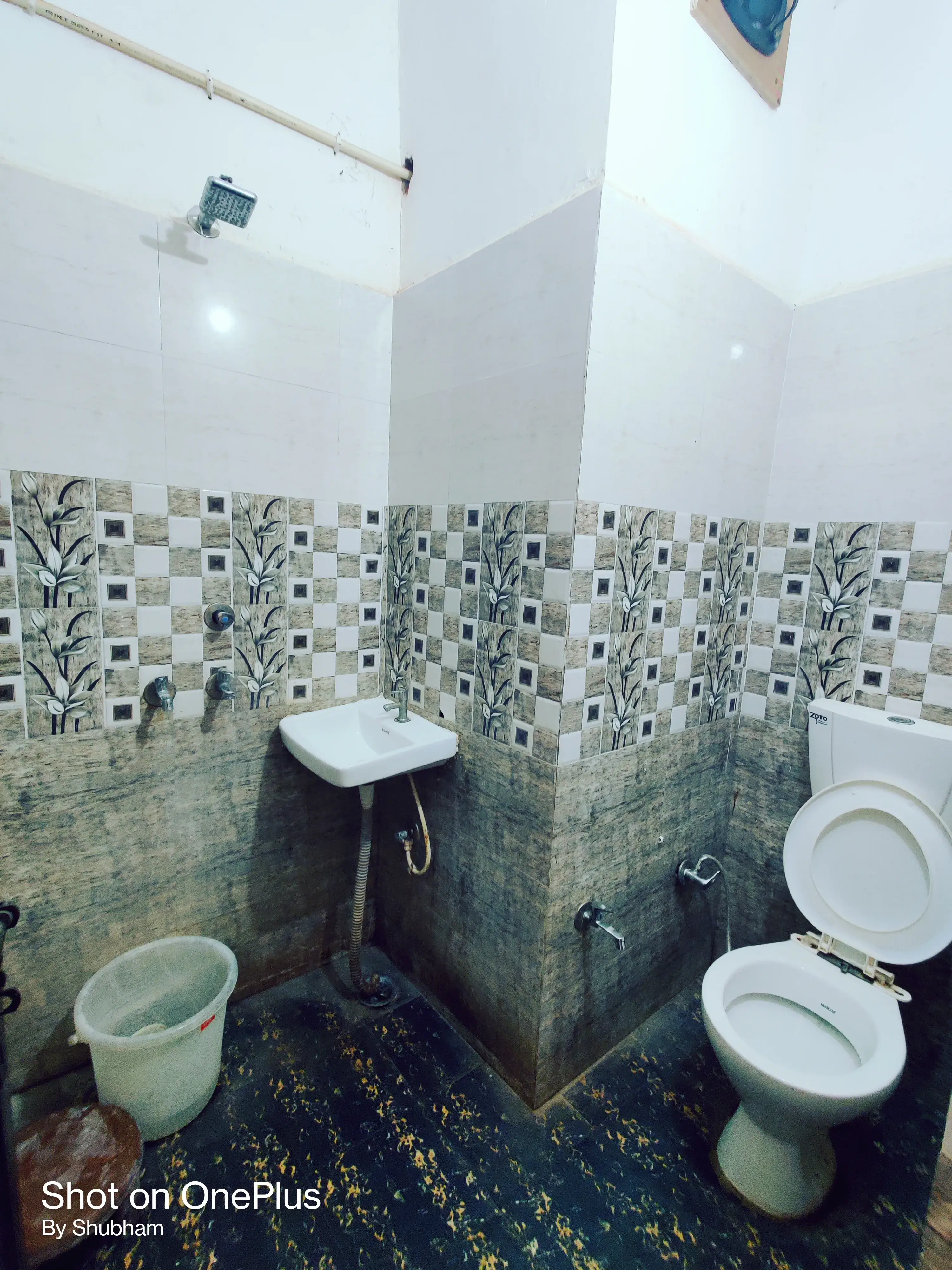 Clean Attached Bathroom At Vijay Raghav Sadan - Yatra Service