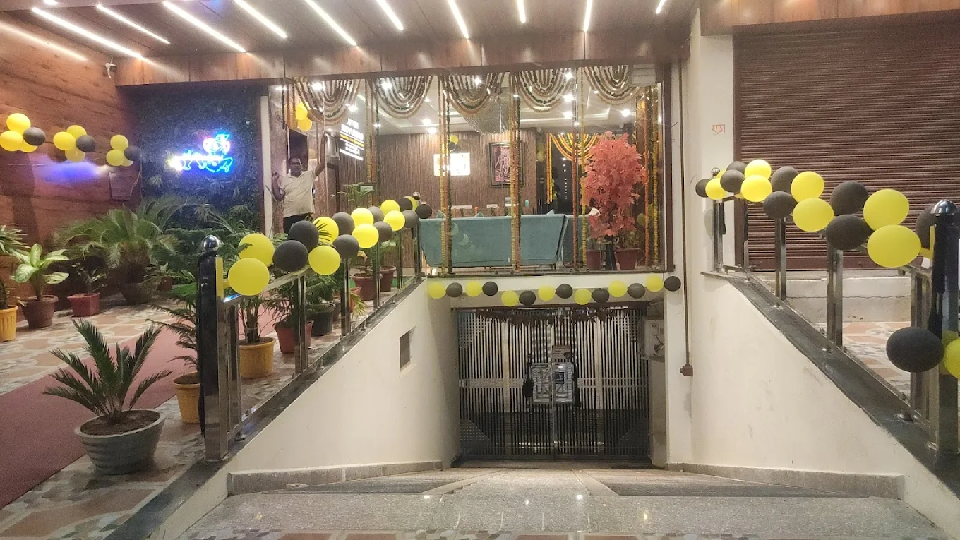 Entrance Of Hotel Raghuveer Chitrakoot - Yatra Service