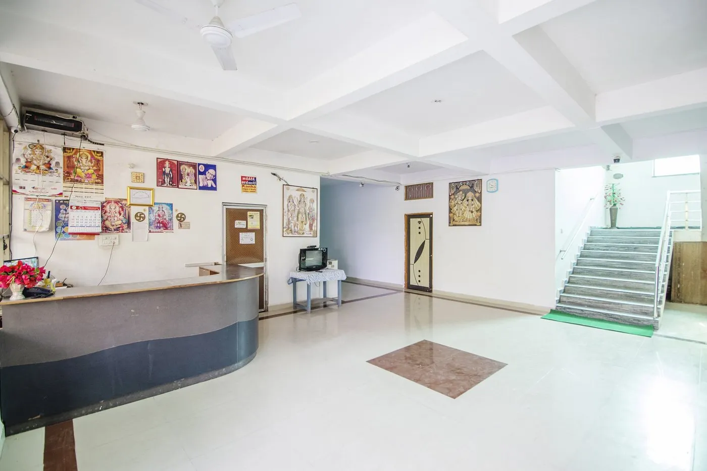 Front Desk And Lobby Interior At Aashirwad Guest House - Yatra Service