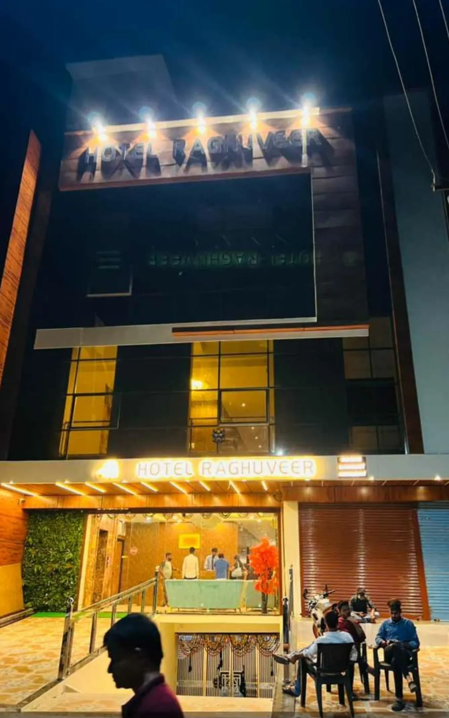 Hotel Raghuveer Front View In Chitrakoot - Yatra Service