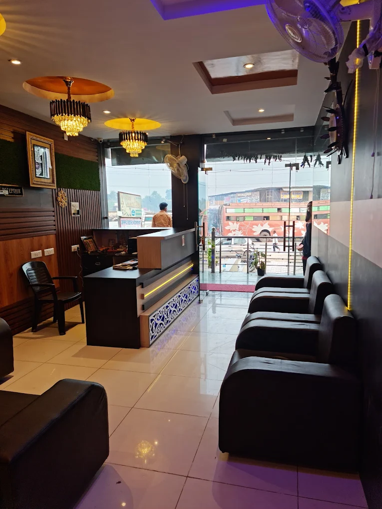 Modern Reception Counter At Hotel Mandakini - Yatra Service