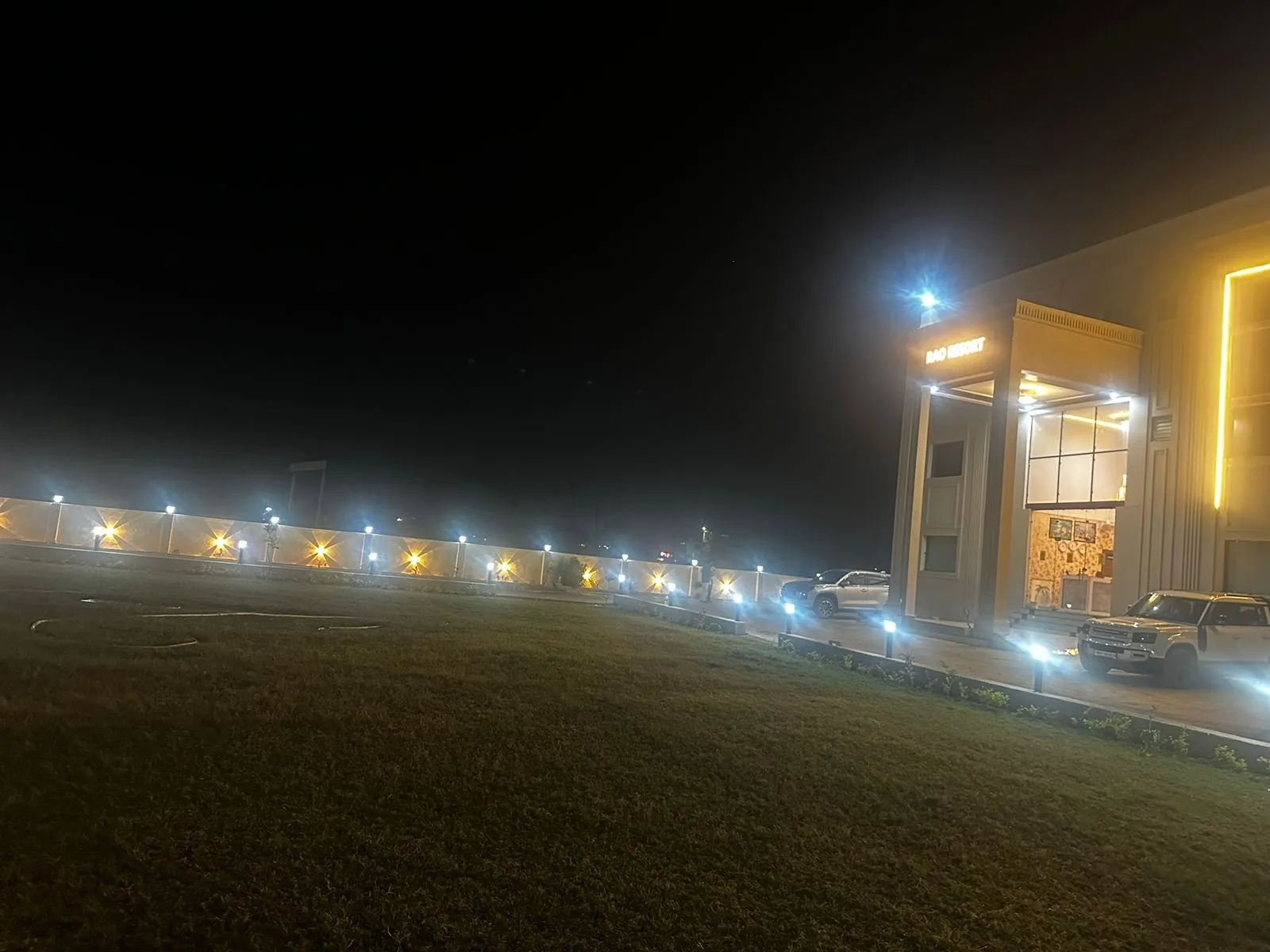 Spacious Green Lawn For Events And Parking In Chitrakoot - Yatra Service